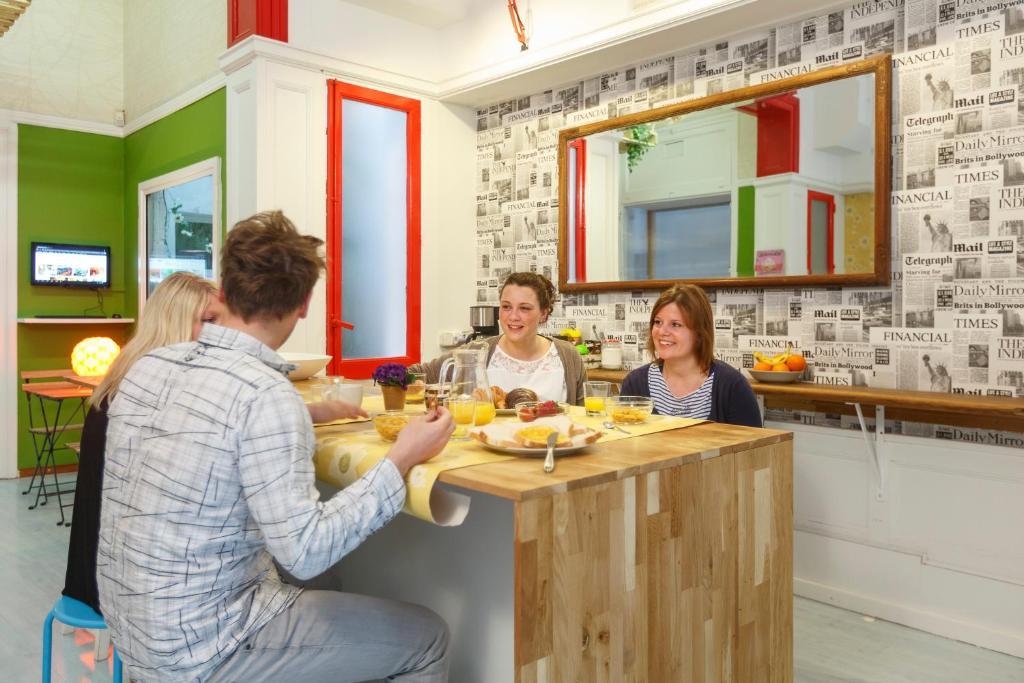 Hip Hostel Barcelona People photo